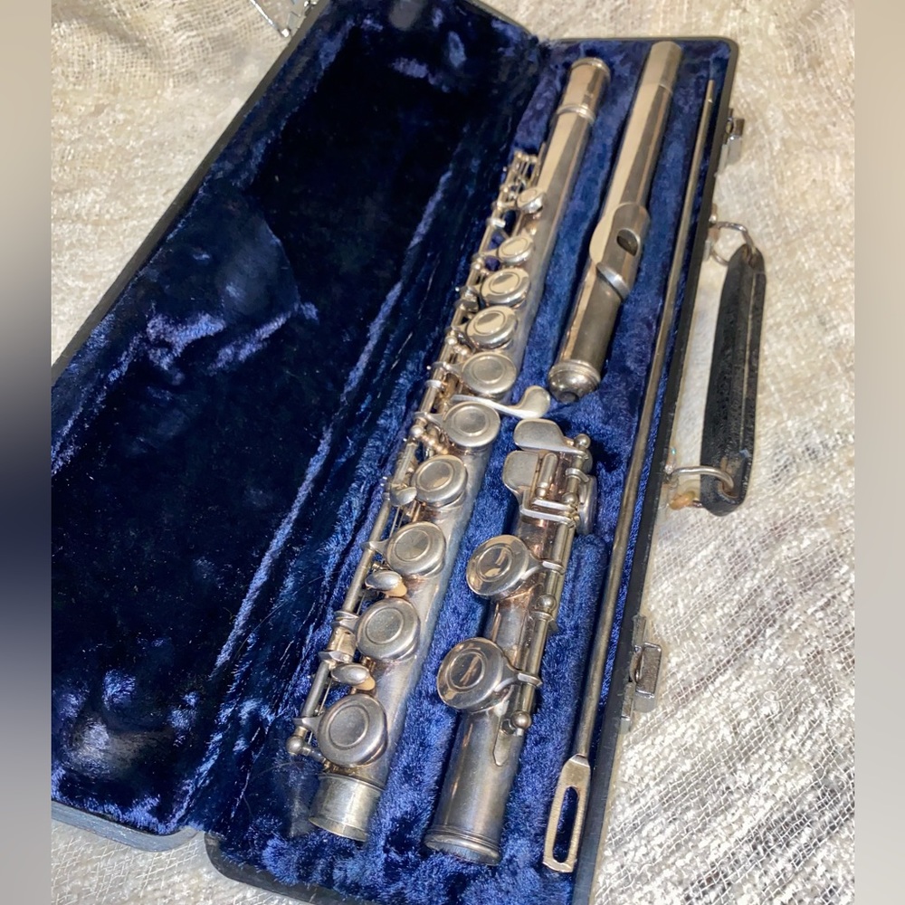 Yamaha Silver Plated Flute Woodwind Ready to Play Student Jazz Band Instrument